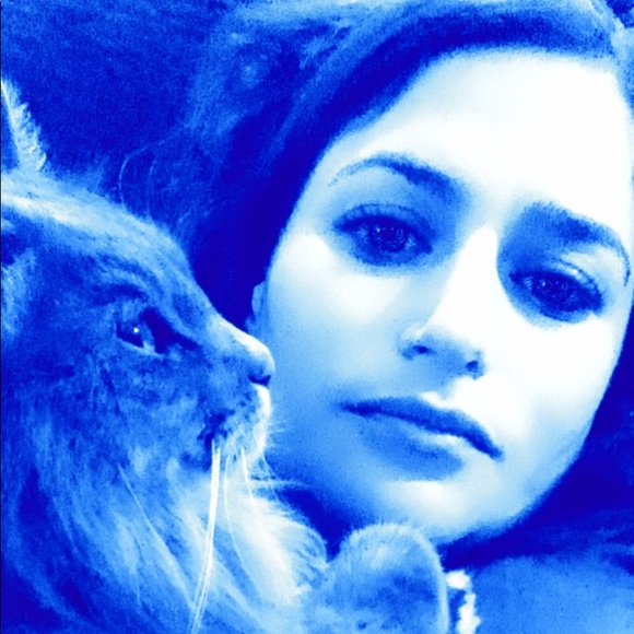 Meet your Posher, Emily - Picture 5 of 8